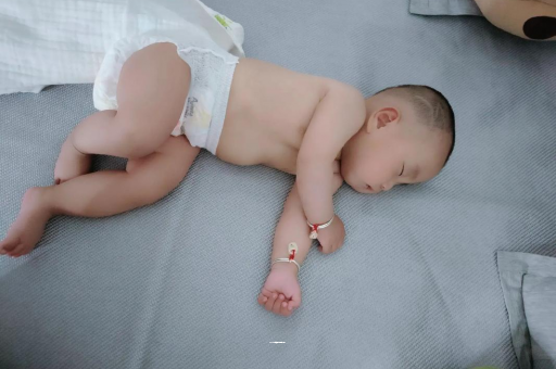 东方怀孕多久肚子会胀气